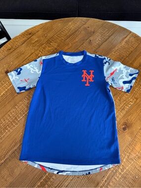 Youth XL (18-20) NY Mets Shirt (jersey material)
EUC